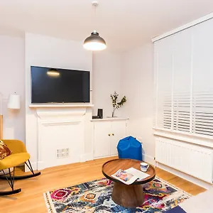 https://charming-3-bed-family-home-cambridge.cambridgehotelsuk.com
